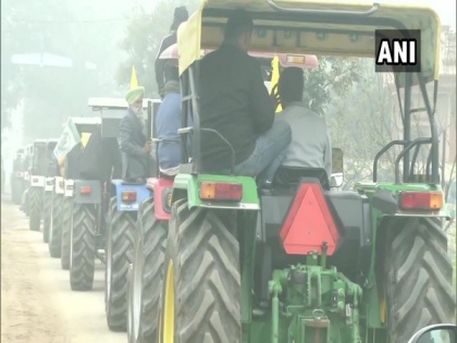 Police urge farmers to shift R-Day tractor rally to KMP e-way, farmers say won't budge from decided route | Police urge farmers to shift R-Day tractor rally to KMP e-way, farmers say won't budge from decided route