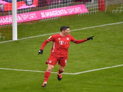 Lewandowski breaks Bundesliga goals record as Bayern Munich defeat Freiburg | Lewandowski breaks Bundesliga goals record as Bayern Munich defeat Freiburg