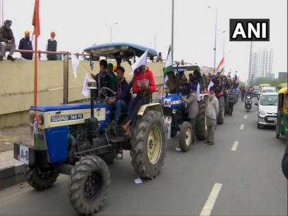 Farmers took out tractor rally at Delhi borders | Farmers took out tractor rally at Delhi borders