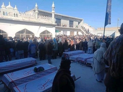 Quetta: Pakistani Shia community ends blockades, hundreds attend burial of slain miners | Quetta: Pakistani Shia community ends blockades, hundreds attend burial of slain miners