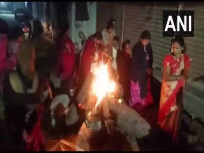 Odisha: People celebrate 'Bhogi' festival in full fervour, light bonfires | Odisha: People celebrate 'Bhogi' festival in full fervour, light bonfires