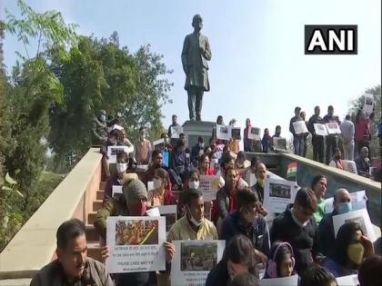 Delhi Police, families of injured personnel stage protest against Jan 26 attack | Delhi Police, families of injured personnel stage protest against Jan 26 attack