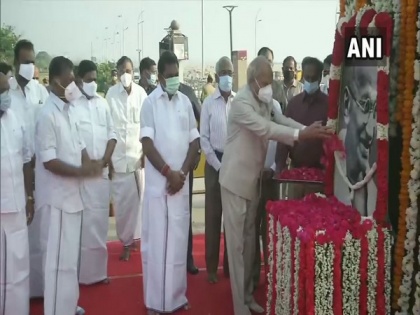 TN Governor, CM pay floral tributes to Mahatma Gandhi on his death anniversary | TN Governor, CM pay floral tributes to Mahatma Gandhi on his death anniversary