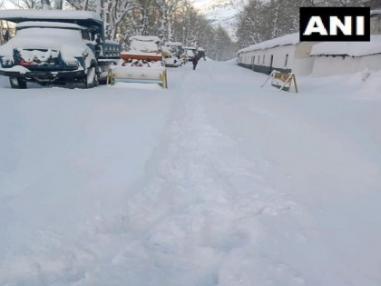 NH 3 at Himachal's Sissu blocked after heavy snowfall | NH 3 at Himachal's Sissu blocked after heavy snowfall