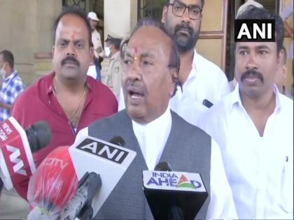 Karnataka: Eshwarappa accuses Yediyurappa of 'interfering' in his ministry, approaches Governor | Karnataka: Eshwarappa accuses Yediyurappa of 'interfering' in his ministry, approaches Governor