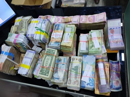 Foreign currency worth Rs 1.28 crore seized in Kerala's Thrissur | Foreign currency worth Rs 1.28 crore seized in Kerala's Thrissur