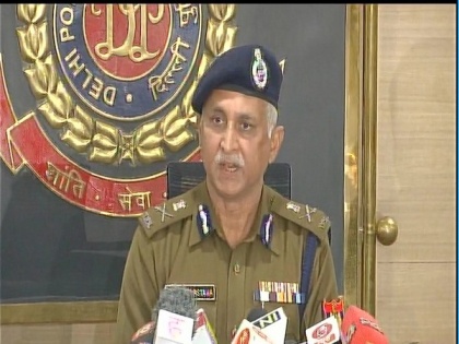 19 arrested, 50 detained in R-Day violence: Delhi Police Commissioner | 19 arrested, 50 detained in R-Day violence: Delhi Police Commissioner