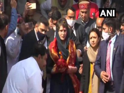 Priyanka Gandhi Vadra reaches Saharanpur, to attend kisan mahapanchayat today | Priyanka Gandhi Vadra reaches Saharanpur, to attend kisan mahapanchayat today