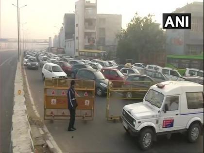 Traffic diverted at Delhi's Akshardham due to farmers' protest | Traffic diverted at Delhi's Akshardham due to farmers' protest