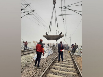 Construction of 10 low height subways begin on Lucknow-Sultanpur-Zafarabad railway section | Construction of 10 low height subways begin on Lucknow-Sultanpur-Zafarabad railway section