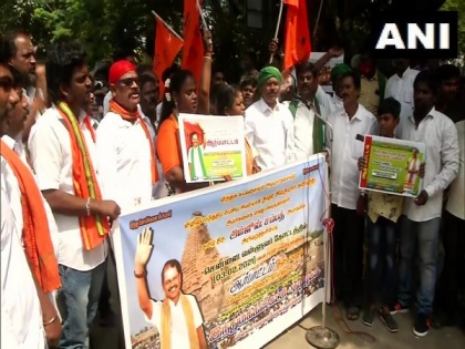 Chennai: Hindu Makkal Katchi stages demonstration in support of Central farm laws | Chennai: Hindu Makkal Katchi stages demonstration in support of Central farm laws