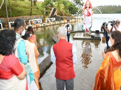 Jaishankar offers prayers at holy Ganga Talao in Mauritius | Jaishankar offers prayers at holy Ganga Talao in Mauritius