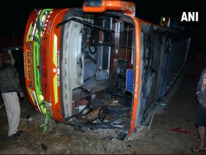 2 dead, 20 injured after bus turns turtle in Karnataka | 2 dead, 20 injured after bus turns turtle in Karnataka