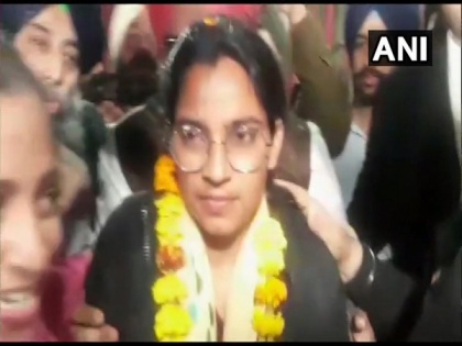 'Will go to Singhu, again stand with farmers': Activist Nodeep Kaur after getting bail | 'Will go to Singhu, again stand with farmers': Activist Nodeep Kaur after getting bail