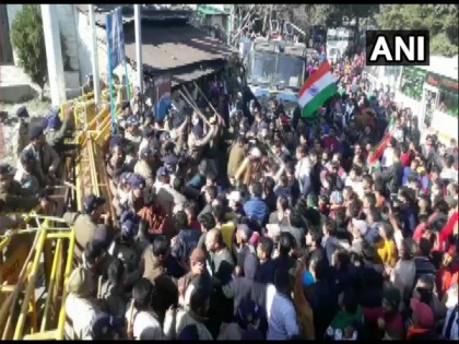 Protestors march towards U'khand Assembly pelt stones at jawans; Police lathicharge, use water cannons | Protestors march towards U'khand Assembly pelt stones at jawans; Police lathicharge, use water cannons