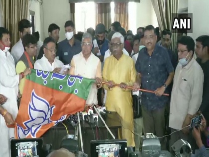 West Bengal: Bidhannagar Mayor-in-Council Debasish Jana, three TMC councillors from Asansol join BJP | West Bengal: Bidhannagar Mayor-in-Council Debasish Jana, three TMC councillors from Asansol join BJP