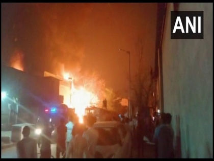 Massive fire breaks out at plastic factory in Ahmedabad's Vatva area | Massive fire breaks out at plastic factory in Ahmedabad's Vatva area