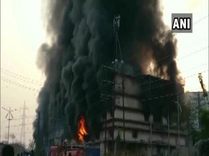 Fire breaks out at chemical factory in Thane | Fire breaks out at chemical factory in Thane