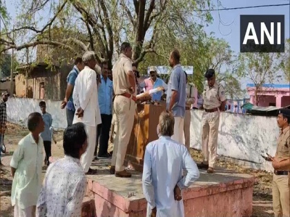 Gandhi statue damaged by monkeys in MP's Mandsaur, says Police | Gandhi statue damaged by monkeys in MP's Mandsaur, says Police