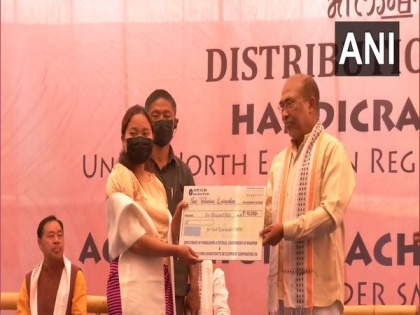 Manipur CM distributes agriculture machinery to farmers, financial assistance to artisans | Manipur CM distributes agriculture machinery to farmers, financial assistance to artisans
