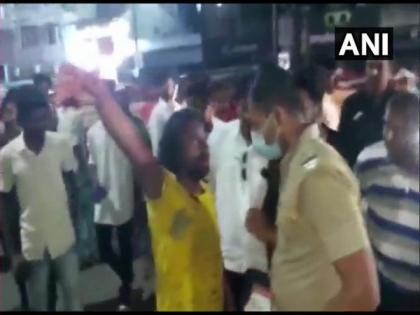 Tamil Nadu Assembly elections: Kamal Haasan's car attacked in Kancheepuram | Tamil Nadu Assembly elections: Kamal Haasan's car attacked in Kancheepuram Tamil Nadu Assembly elections: Kamal Haasan's car attacked in Kancheepuram | Tamil Nadu Assembly elections: Kamal Haasan's car attacked in Kancheepuram