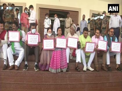 Ranchi: BJP, JMM MLAs protest at assembly demanding inclusion of Kurmis in ST category | Ranchi: BJP, JMM MLAs protest at assembly demanding inclusion of Kurmis in ST category