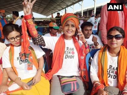 'Raag Keno Didi' T-shirts go trendy in Bengal | 'Raag Keno Didi' T-shirts go trendy in Bengal