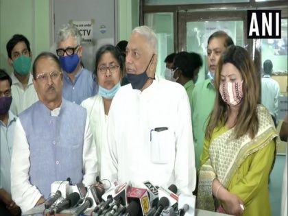 WB polls: TMC delegation urges Election Commission to address issues related to EVMs, violence | WB polls: TMC delegation urges Election Commission to address issues related to EVMs, violence