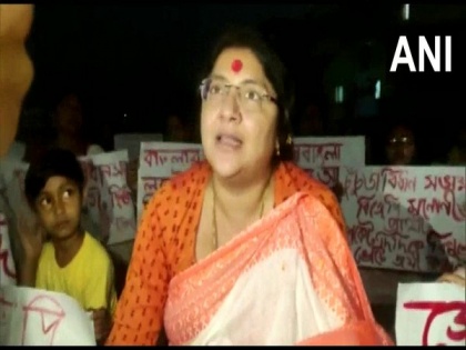 BJP candidate Locket Chatterjee designs handwritten posters for election campaigning | BJP candidate Locket Chatterjee designs handwritten posters for election campaigning