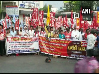 Left parties participate in Bharat bandh in Visakhapatnam against farm laws, privatisation of Vizag steel plant | Left parties participate in Bharat bandh in Visakhapatnam against farm laws, privatisation of Vizag steel plant