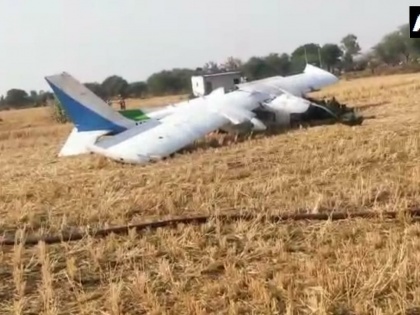 3 pilots injured after aircraft crashes near Gandhi Nagar Police Station in Bhopal | 3 pilots injured after aircraft crashes near Gandhi Nagar Police Station in Bhopal