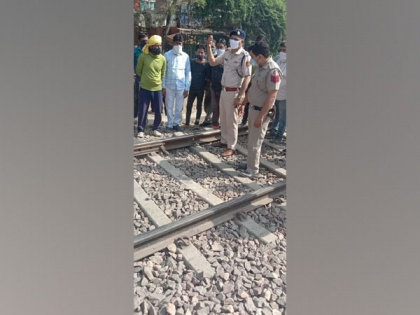 Timely action by police, local averts major rail accident in Delhi | Timely action by police, local averts major rail accident in Delhi