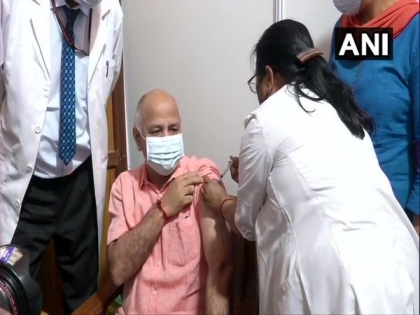 Deputy CM Manish Sisodia, wife get first dose of COVID-19 vaccine | Deputy CM Manish Sisodia, wife get first dose of COVID-19 vaccine