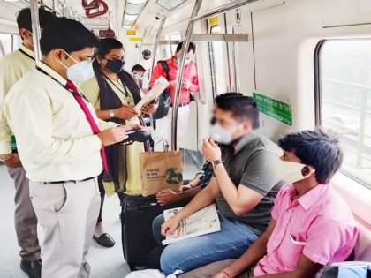 Delhi Metro's flying squad penalises 672 commuters for violating Covid-19 rules | Delhi Metro's flying squad penalises 672 commuters for violating Covid-19 rules
