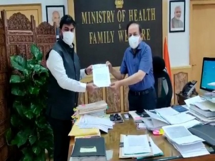 Shiv Sena MP urges Harsh Vardhan to increase COVID-vaccine doses for Maharashtra | Shiv Sena MP urges Harsh Vardhan to increase COVID-vaccine doses for Maharashtra
