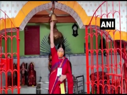 BJP's Locket Chatterjee offers prayers at temple as 4th phase polling begins in Bengal | BJP's Locket Chatterjee offers prayers at temple as 4th phase polling begins in Bengal