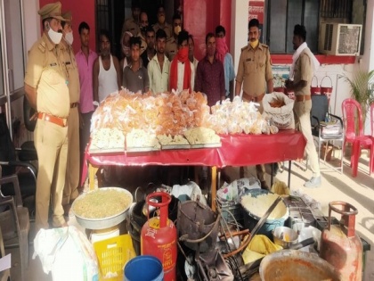 UP panchayat polls: 2 quintal jalebi, 1,050 samosas for distribution among voters seized in Unnao | UP panchayat polls: 2 quintal jalebi, 1,050 samosas for distribution among voters seized in Unnao