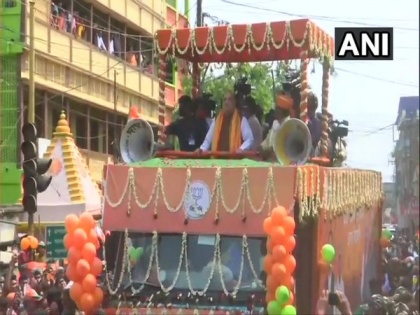 West Bengal polls: Amit Shah holds roadshow in Shantipur | West Bengal polls: Amit Shah holds roadshow in Shantipur