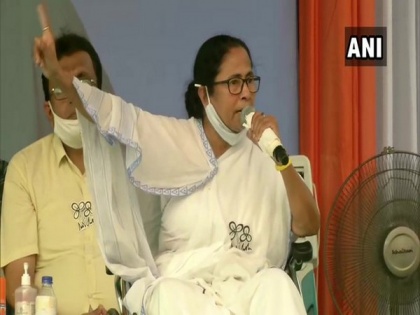 EC bans Mamata from campaigning for 24 hours, says she made 'highly insinuating, provocative remarks' | EC bans Mamata from campaigning for 24 hours, says she made 'highly insinuating, provocative remarks'