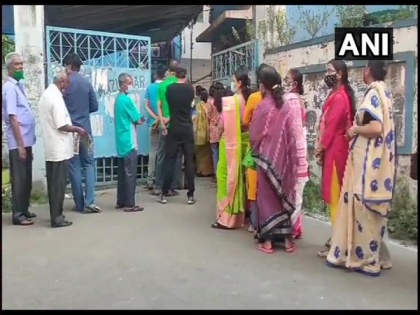 West Bengal polls: 54.67 pc voter turnout till 1.30 pm in Phase-V | West Bengal polls: 54.67 pc voter turnout till 1.30 pm in Phase-V