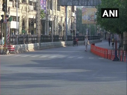 Streets in UP's Lucknow wear deserted look amid Sunday lockdown | Streets in UP's Lucknow wear deserted look amid Sunday lockdown