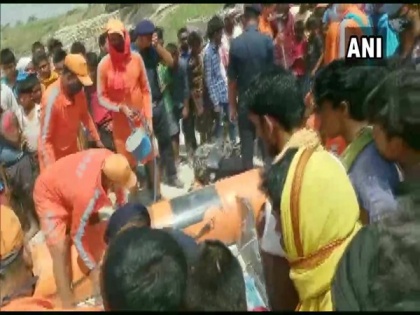 10 missing after vehicle falls into Ganga in Patna | 10 missing after vehicle falls into Ganga in Patna