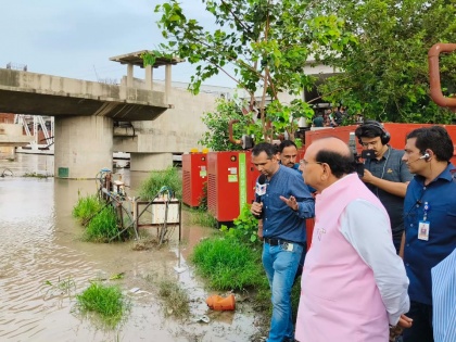 LG visits Yamuna bank, says water can't be stored at Hathni Kund as it is a barrage | LG visits Yamuna bank, says water can't be stored at Hathni Kund as it is a barrage