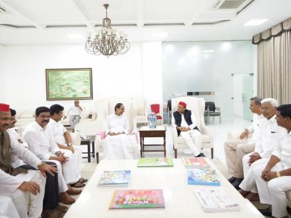 Amid opposition unity efforts, Akhilesh Yadav meets KCR | Amid opposition unity efforts, Akhilesh Yadav meets KCR Amid opposition unity efforts, Akhilesh Yadav meets KCR | Amid opposition unity efforts, Akhilesh Yadav meets KCR