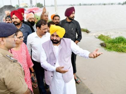 Punjab CM visits rain-affected areas | Punjab CM visits rain-affected areas