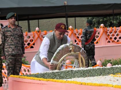 Rajnath joins Kargil Vijay Diwas memorial functions in Drass | Rajnath joins Kargil Vijay Diwas memorial functions in Drass