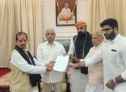 Bihar Oppn meet Governor, demands CBI inquiry over police action | Bihar Oppn meet Governor, demands CBI inquiry over police action