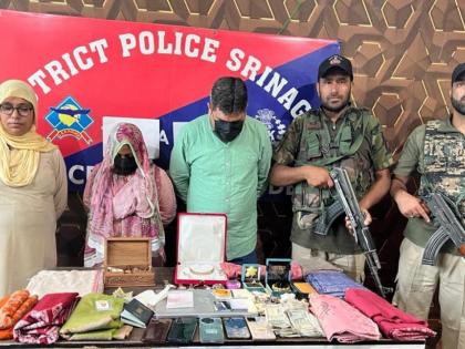 Couple arrested for impersonating as IPS, IAS officers in Srinagar | Couple arrested for impersonating as IPS, IAS officers in Srinagar