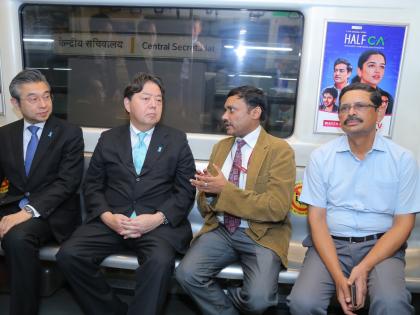 Japanese Foreign Minister travels in Delhi Metro from Central Secretariat to Chawri Bazaar | Japanese Foreign Minister travels in Delhi Metro from Central Secretariat to Chawri Bazaar Japanese Foreign Minister travels in Delhi Metro from Central Secretariat to Chawri Bazaar | Japanese Foreign Minister travels in Delhi Metro from Central Secretariat to Chawri Bazaar