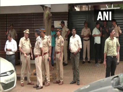 Loudspeaker row: Heavy police deployment outside Raj Thackeray's residence in Mumbai | Loudspeaker row: Heavy police deployment outside Raj Thackeray's residence in Mumbai